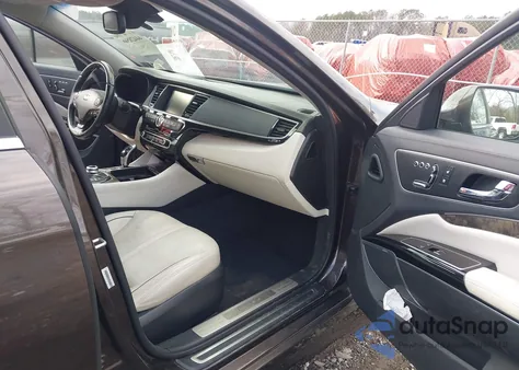 2015 Kia K900 Luxury z USA, uszkodzony, nr VIN KNALW4D4XF6016886